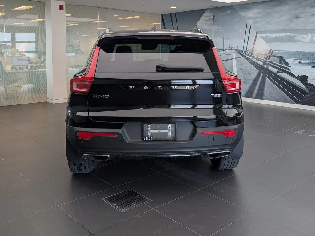 Volvo XC40 T5 R-Design * HeadUp * АвтоКредит * (ЦЕНА ДО БГ) - изображение 4