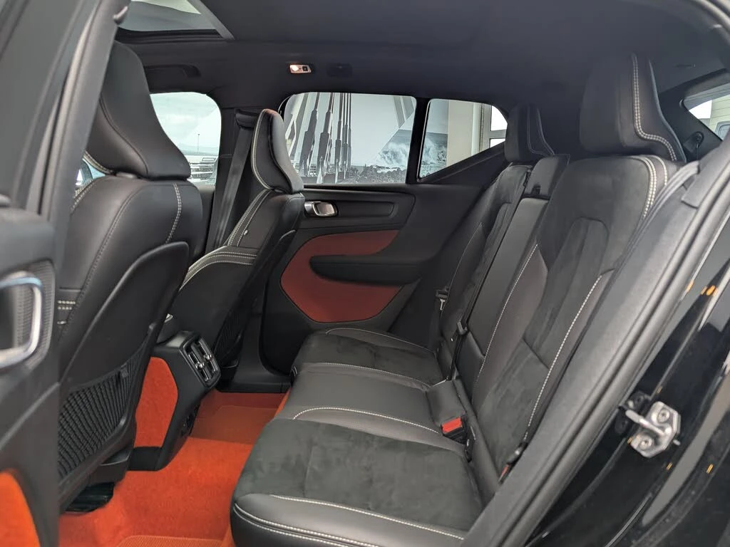 Volvo XC40 T5 R-Design * HeadUp * АвтоКредит * (ЦЕНА ДО БГ) - изображение 8