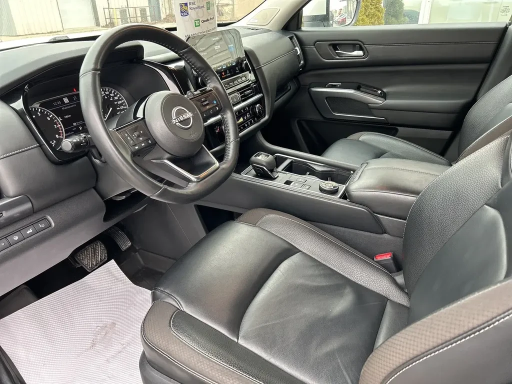 Nissan Pathfinder SL* 4x4* Camera* Bluetooth* Brake Ass* Lane Ass* S - изображение 7