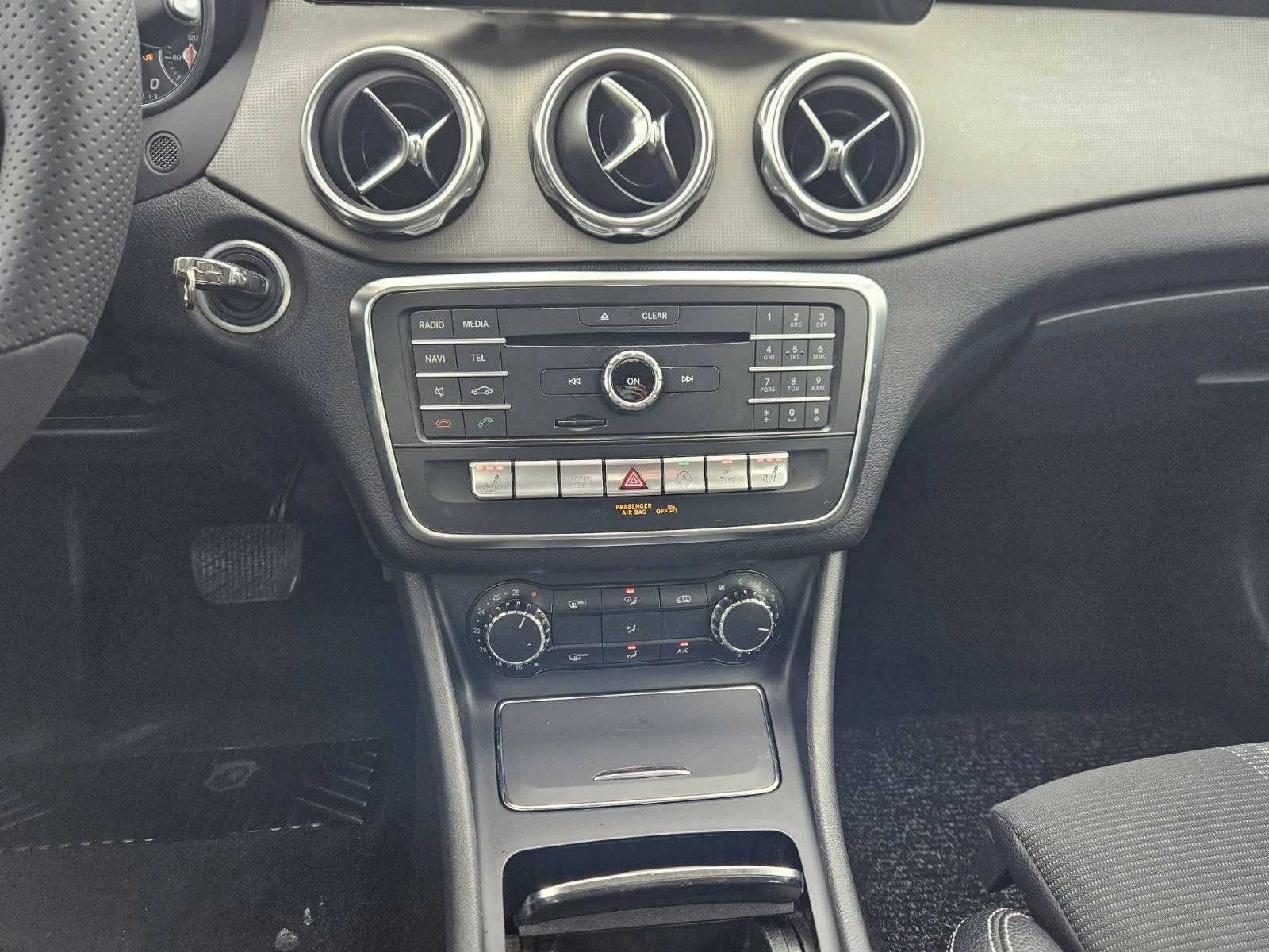 Mercedes-Benz GLA 200 ТОП* СОБСТВЕН ЛИЗИНГ* Apple CarPlay* FACE, снимка 13 - Автомобили и джипове - 54067159