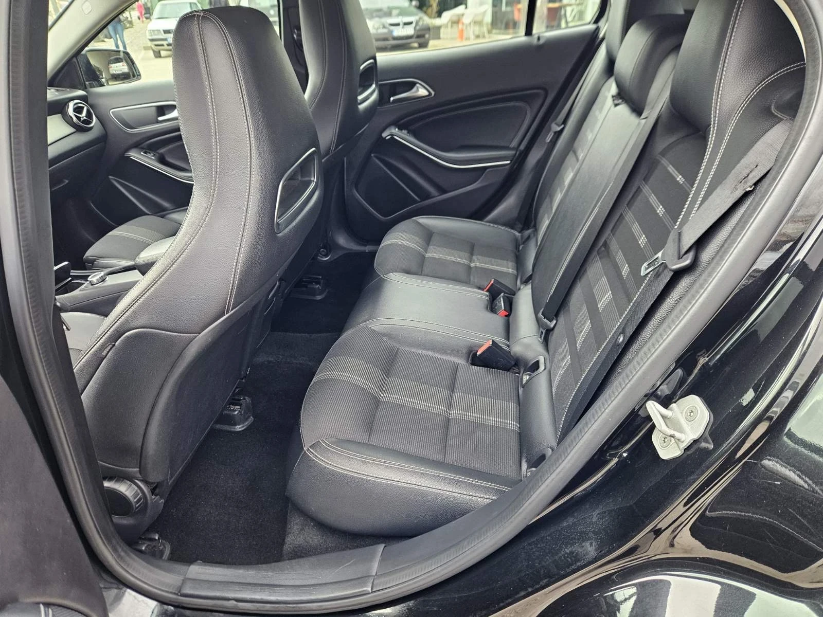 Mercedes-Benz GLA 200 ТОП* СОБСТВЕН ЛИЗИНГ* Apple CarPlay* FACE, снимка 11 - Автомобили и джипове - 54067159