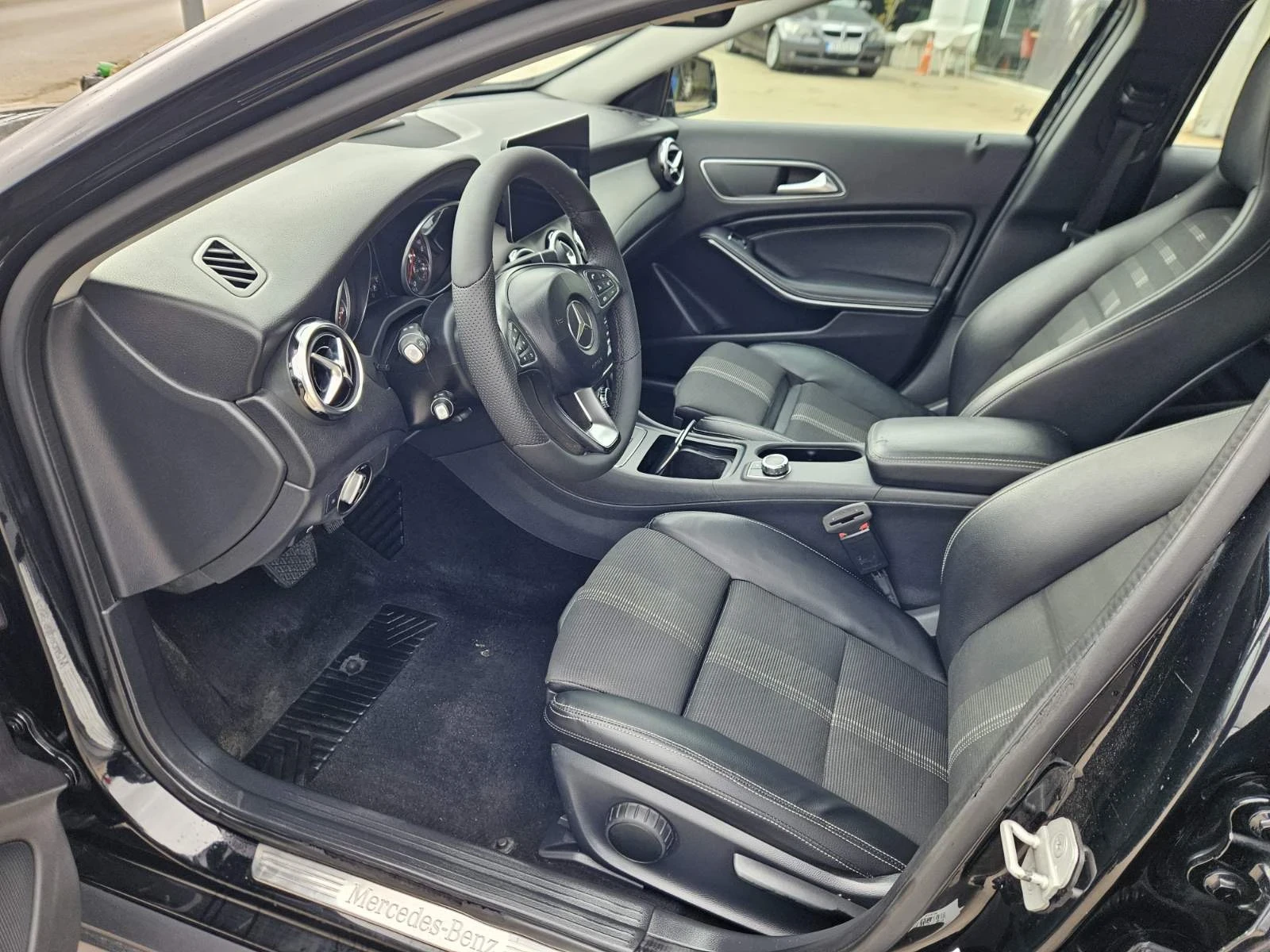 Mercedes-Benz GLA 200 ТОП* СОБСТВЕН ЛИЗИНГ* Apple CarPlay* FACE, снимка 8 - Автомобили и джипове - 54067159