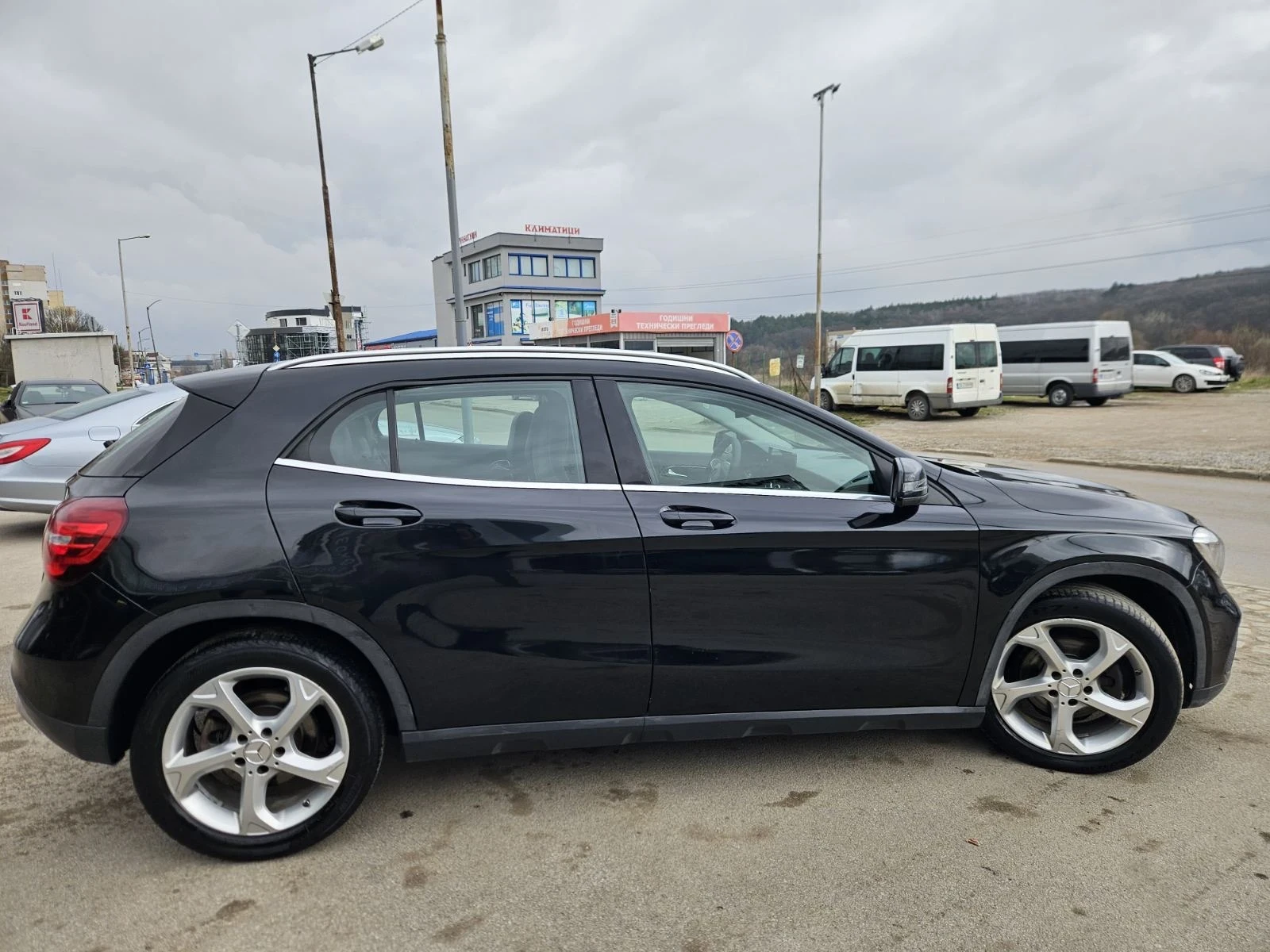 Mercedes-Benz GLA 200 ТОП* СОБСТВЕН ЛИЗИНГ* Apple CarPlay* FACE, снимка 4 - Автомобили и джипове - 54067159