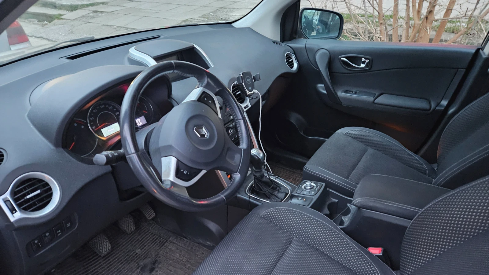 Renault Koleos 2.0, 4х4, 150к.с., снимка 9 - Автомобили и джипове - 54072432