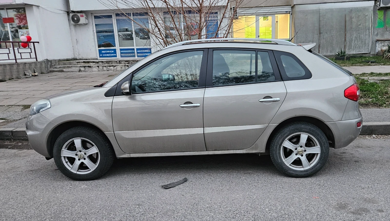 Renault Koleos 2.0, 4х4, 150к.с., снимка 8 - Автомобили и джипове - 54072432