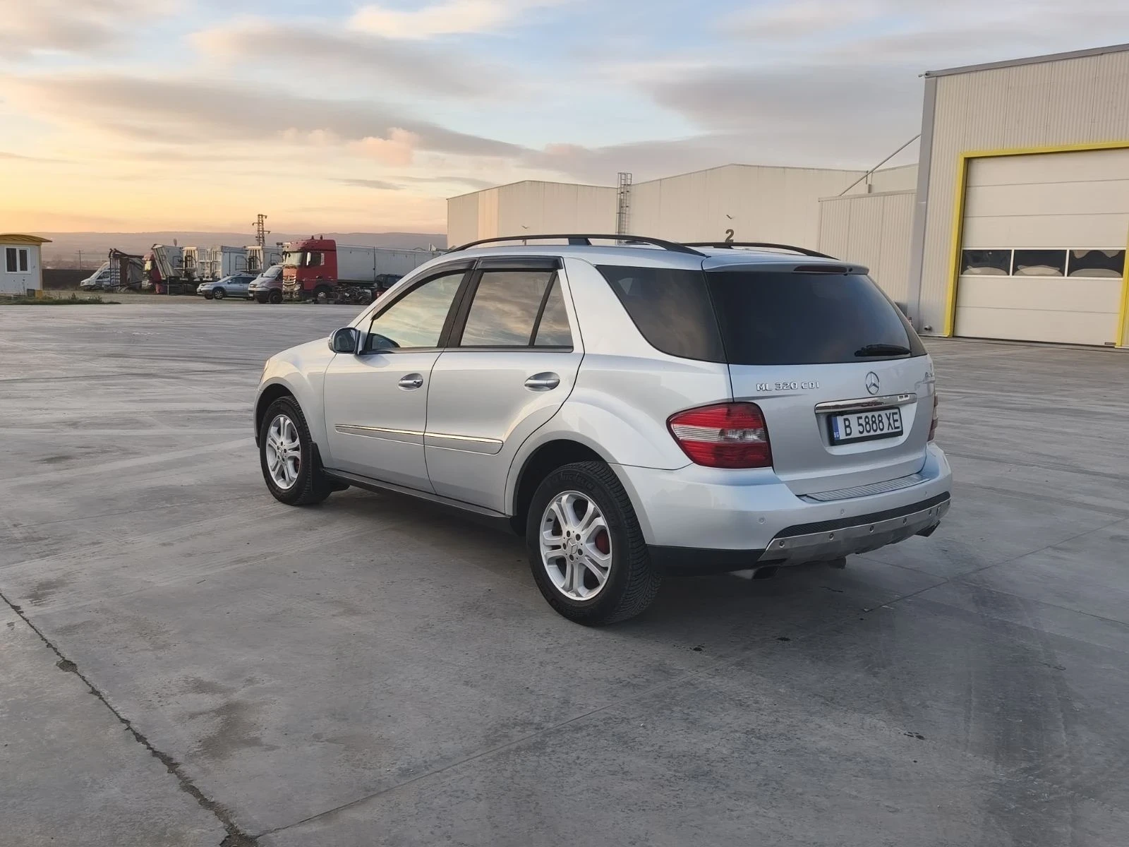 Mercedes-Benz ML 320, снимка 2 - Автомобили и джипове - 54161172