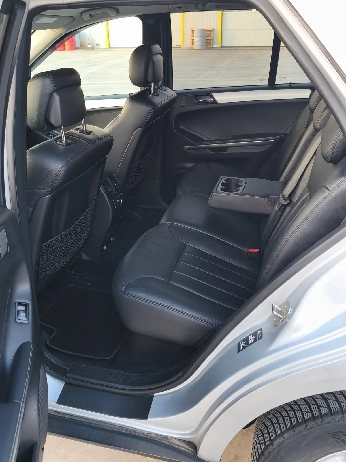 Mercedes-Benz ML 320, снимка 9 - Автомобили и джипове - 54161172