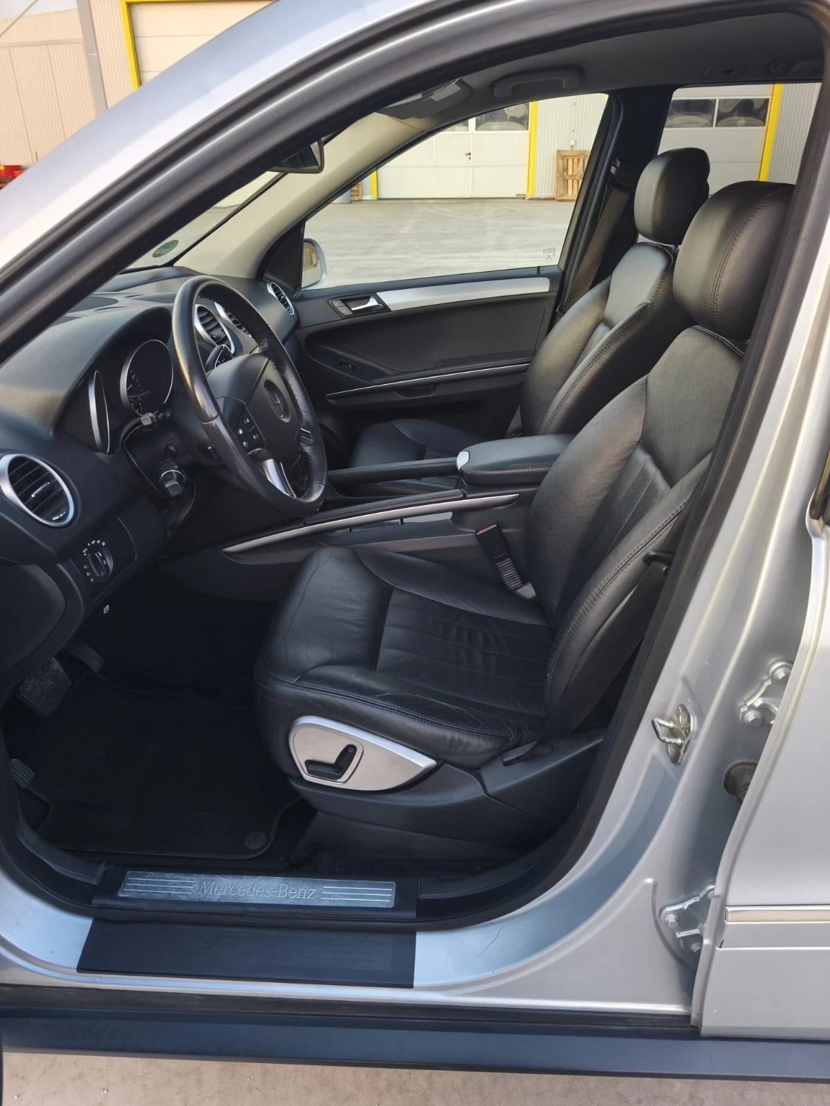 Mercedes-Benz ML 320, снимка 8 - Автомобили и джипове - 54161172