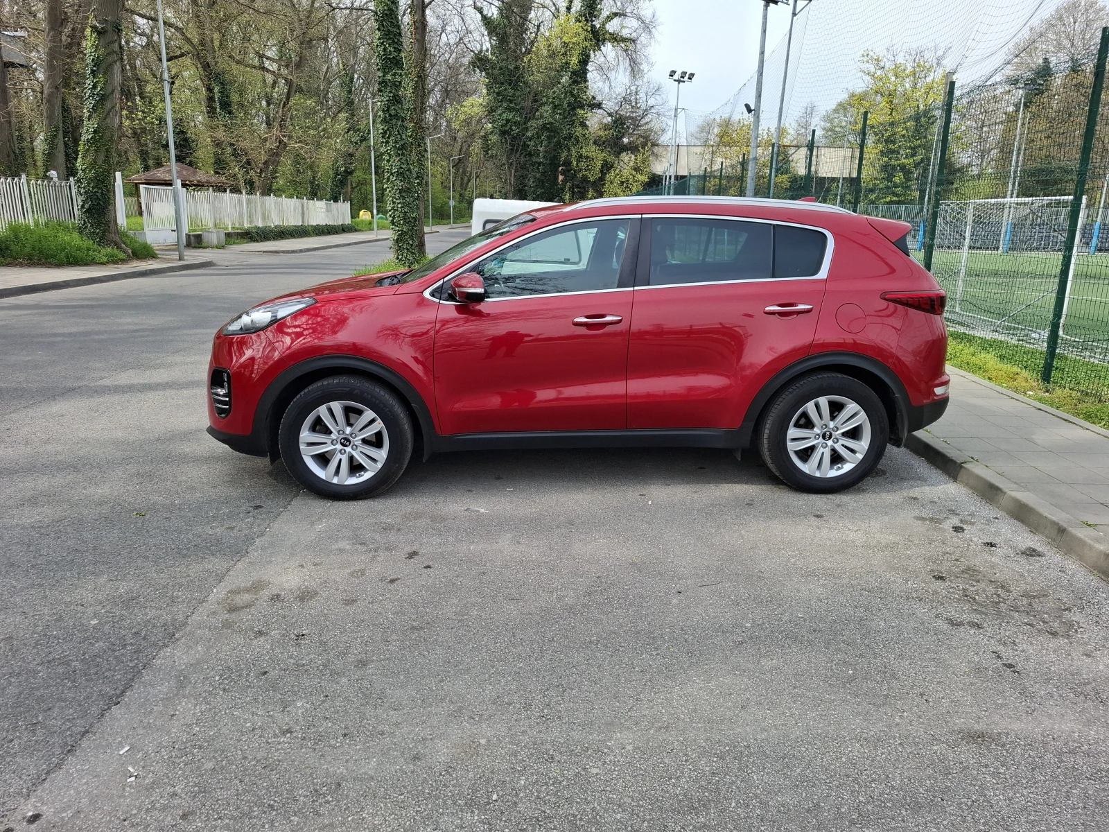 Kia Sportage 1.6  GDI ОБСЛУЖЕНА, снимка 3 - Автомобили и джипове - 55233113