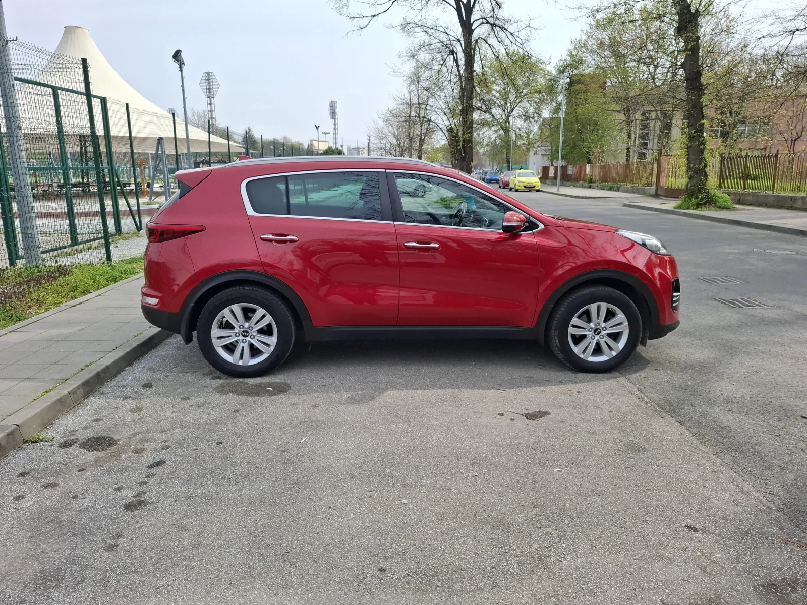 Kia Sportage 1.6  GDI ОБСЛУЖЕНА, снимка 7 - Автомобили и джипове - 55233113