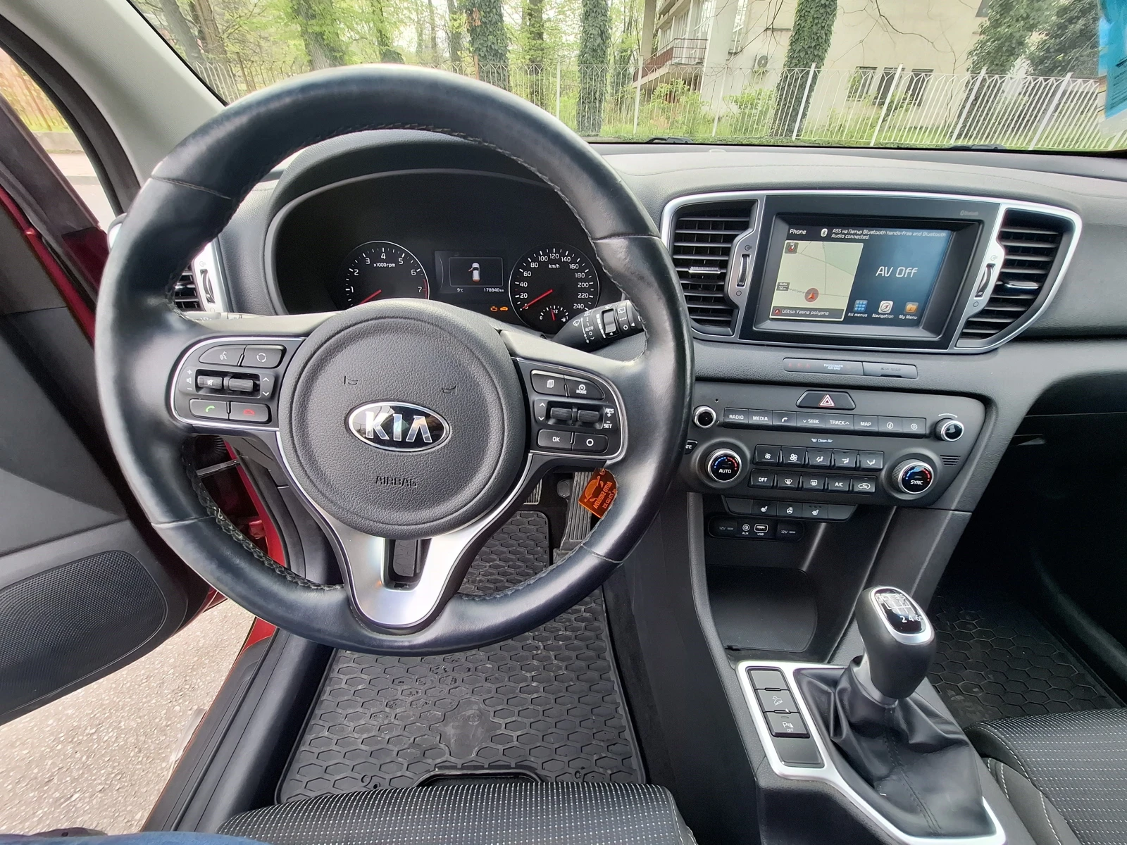 Kia Sportage 1.6  GDI ОБСЛУЖЕНА, снимка 13 - Автомобили и джипове - 55233113