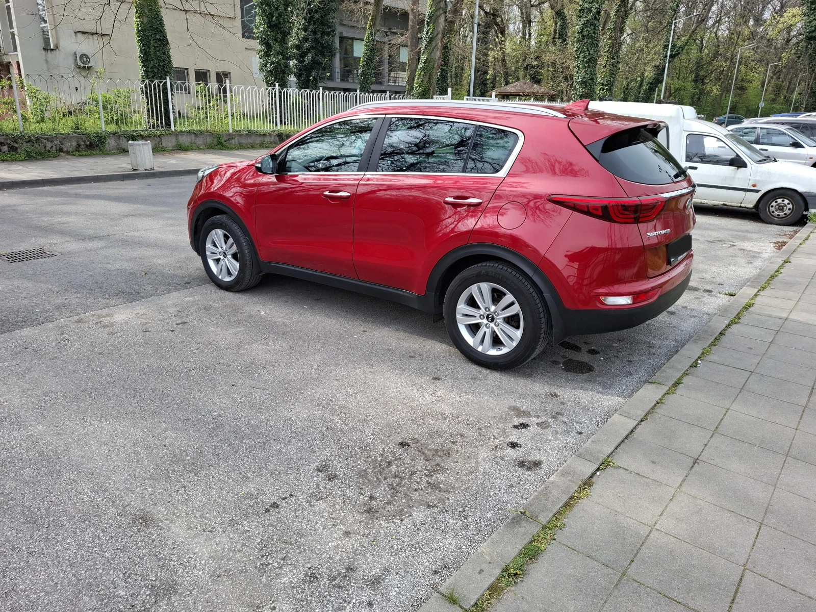 Kia Sportage 1.6  GDI ОБСЛУЖЕНА, снимка 4 - Автомобили и джипове - 55233113