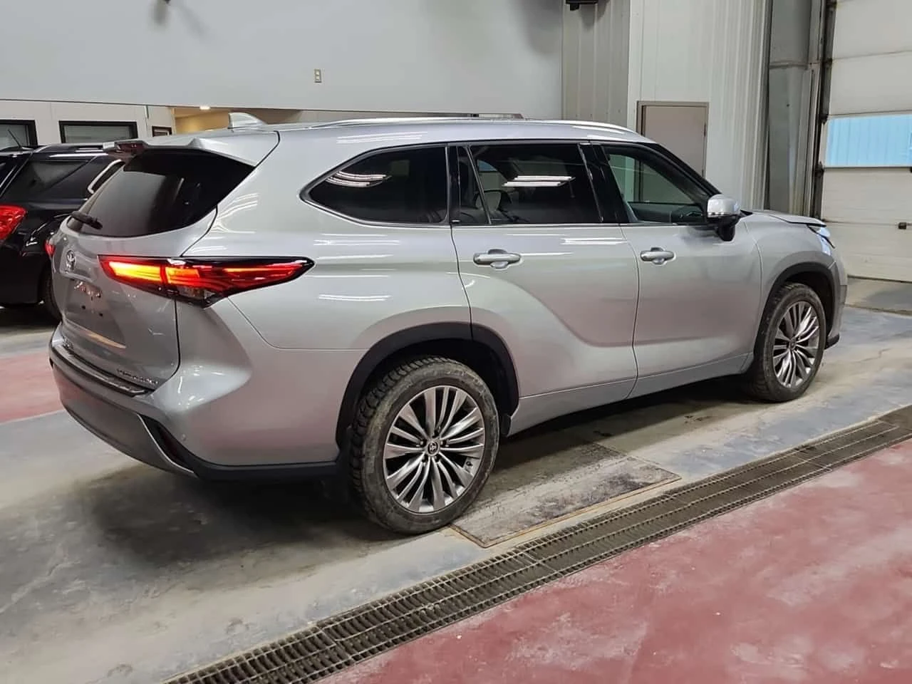 Toyota Highlander * PLATINUM * CARFAX * БЕЗ ПЪРВОНАЧАЛНА ВНОСКА, снимка 3 - Автомобили и джипове - 55444100