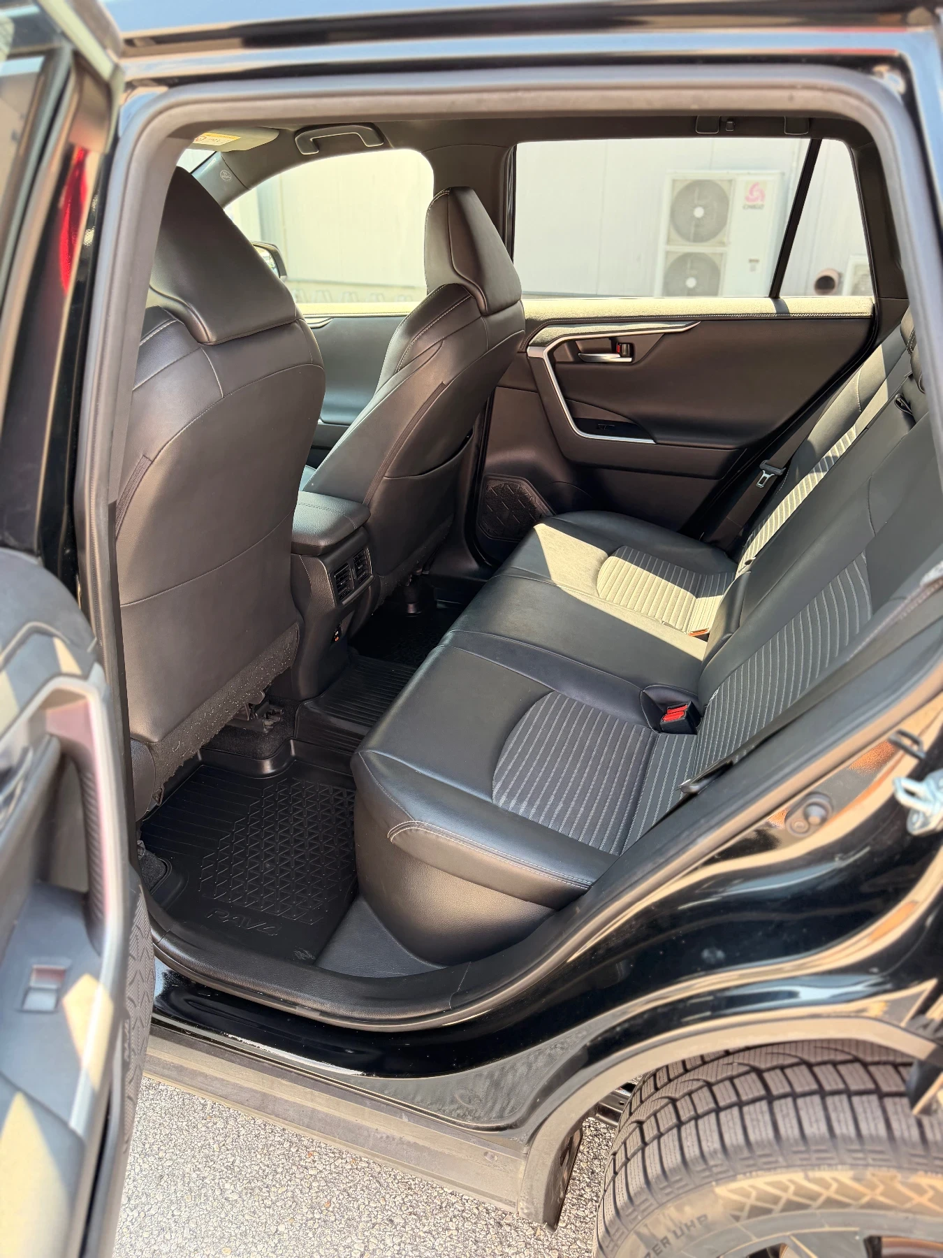 Toyota Rav4 BLACK EDITION HYBRID , снимка 8 - Автомобили и джипове - 55578610
