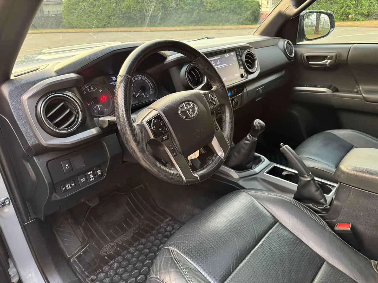 Toyota Tacoma * 4x4 Double Cab SB* АВТОКРЕДИТ БЕЗ ПЪРВОНАЧАЛНА* , снимка 5 - Автомобили и джипове - 55786044