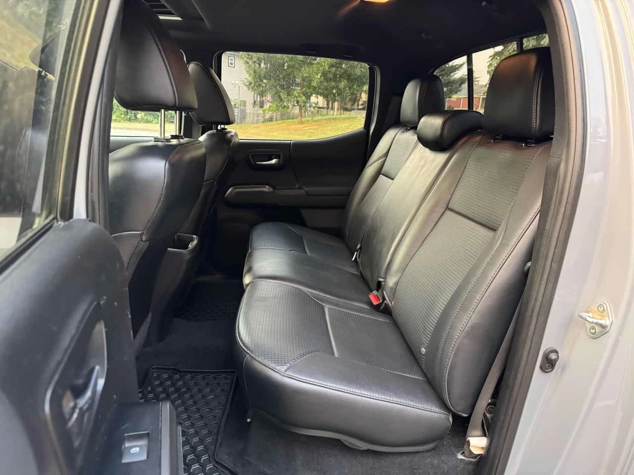 Toyota Tacoma * 4x4 Double Cab SB* АВТОКРЕДИТ БЕЗ ПЪРВОНАЧАЛНА* , снимка 12 - Автомобили и джипове - 55786044