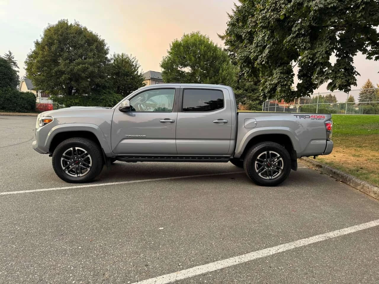 Toyota Tacoma * 4x4 Double Cab SB* АВТОКРЕДИТ БЕЗ ПЪРВОНАЧАЛНА* , снимка 2 - Автомобили и джипове - 55786044