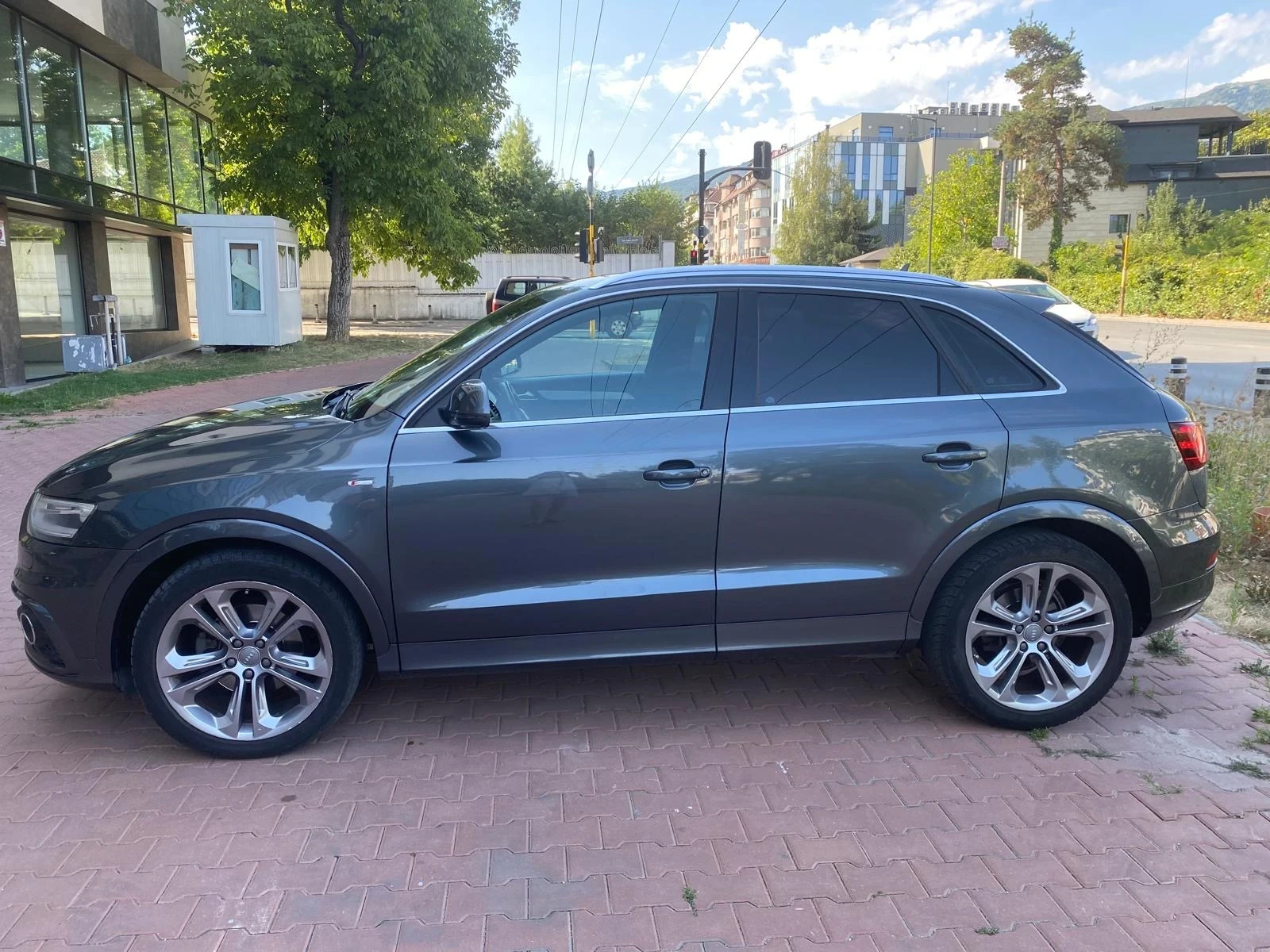 Audi Q3 2.0 TDI QUATTRO S-LINE, снимка 3 - Автомобили и джипове - 55995602