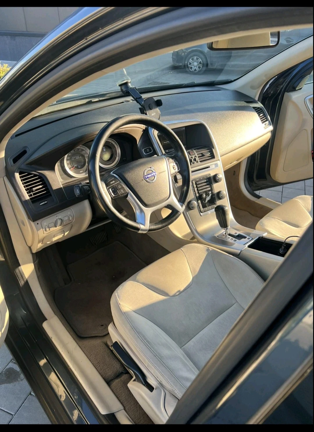 Volvo XC60, снимка 16 - Автомобили и джипове - 56707242