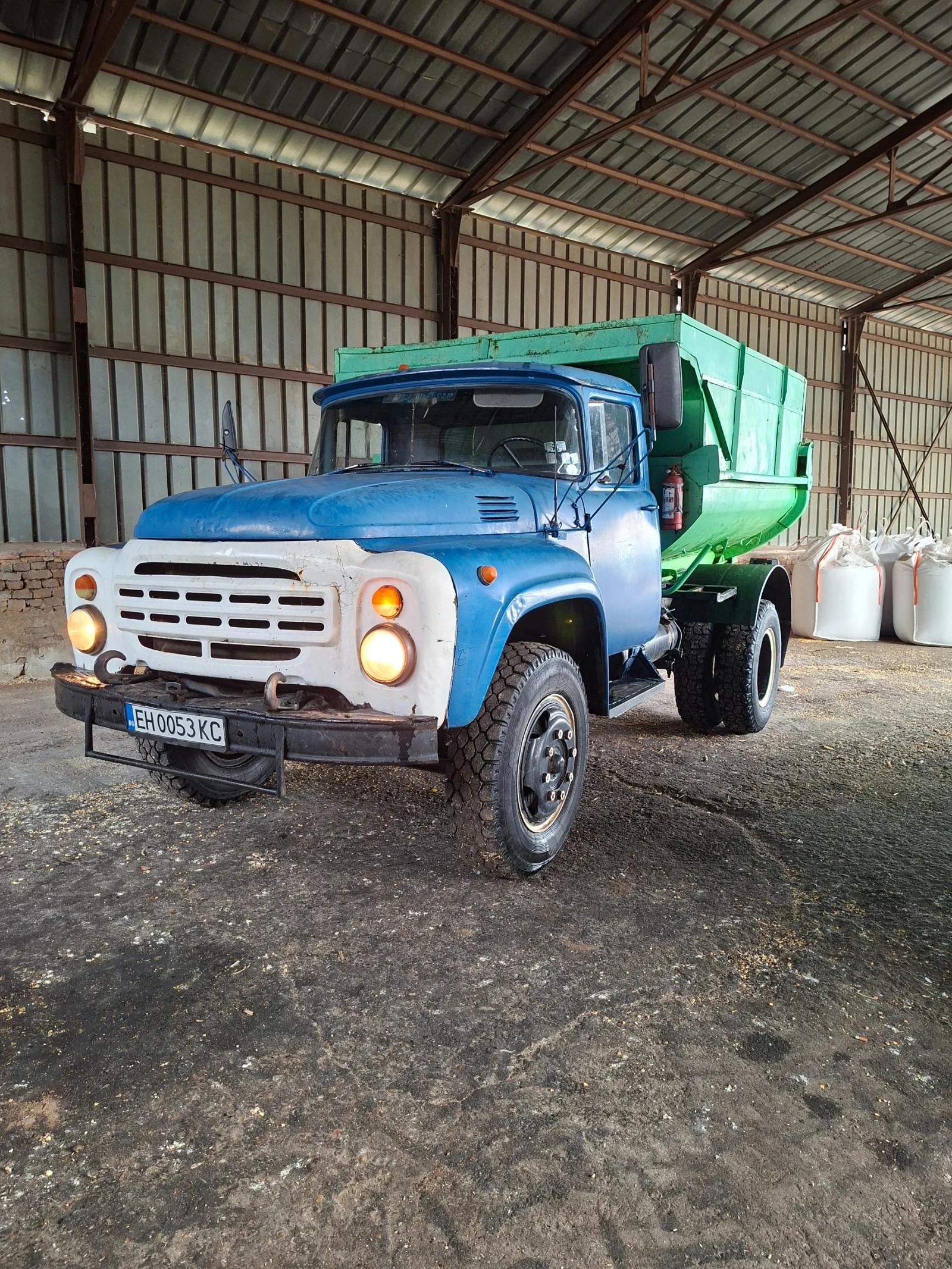Zil 555 ПЕРФЕКТЕН БАРТЕР, снимка 2 - Камиони - 56545339