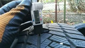 Гуми Зимни 235/40R18, снимка 5