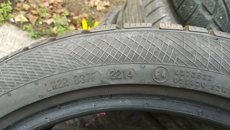 Гуми Зимни 235/40R18, снимка 10 - Гуми и джанти - 26741166