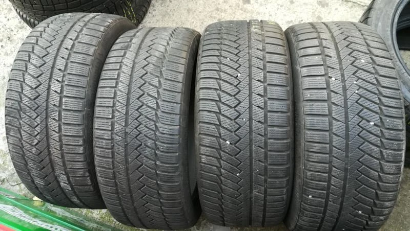 Гуми Зимни 235/40R18, снимка 1 - Гуми и джанти - 26741166