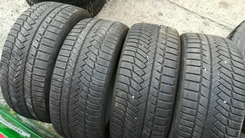 Гуми Зимни 235/40R18, снимка 2 - Гуми и джанти - 26741166