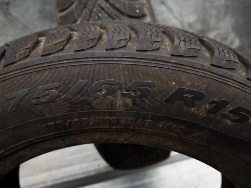 Гуми Зимни 175/65R15, снимка 5 - Гуми и джанти - 27098039