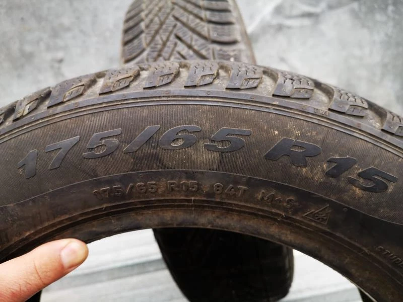 Гуми Зимни 175/65R15, снимка 3 - Гуми и джанти - 27098039