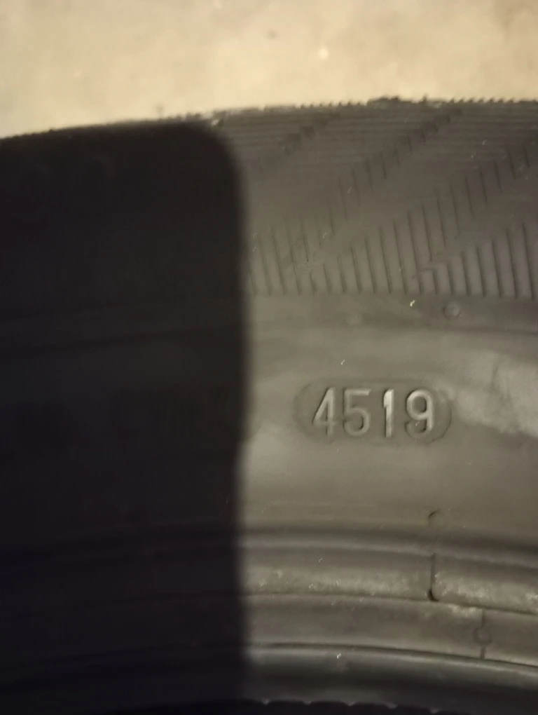 Гуми Зимни 225/55R17, снимка 3 - Гуми и джанти - 47567122