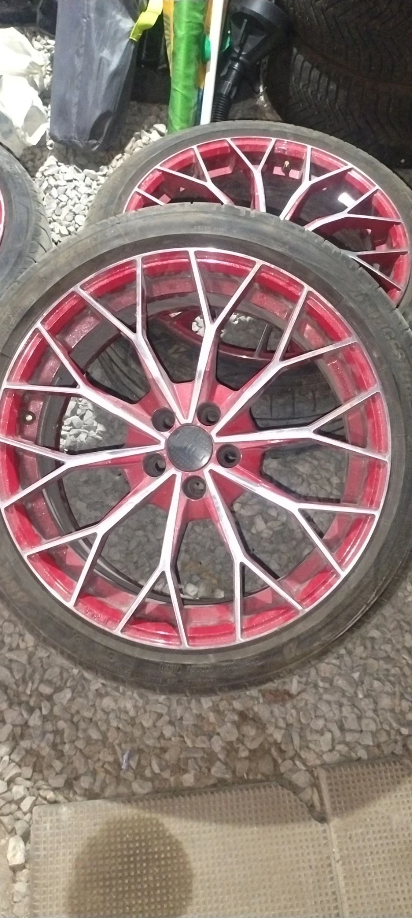 ���� � ������ 225/40R18 | Mobile.bg � ����������� 1