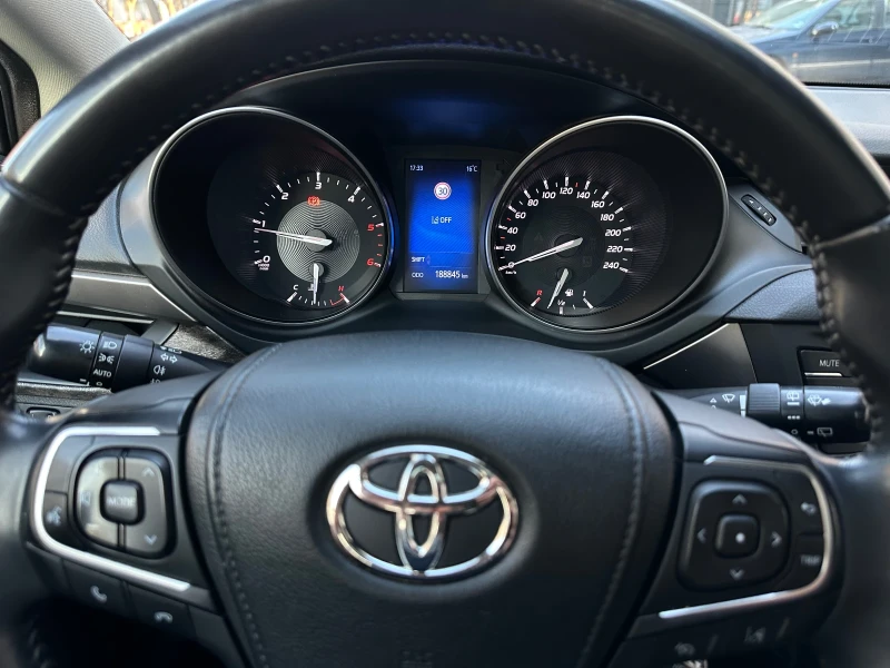 Toyota Avensis 2.0 D4-D Full^KeyLess^ Panorama^Серзина история, снимка 15 - Автомобили и джипове - 49426823