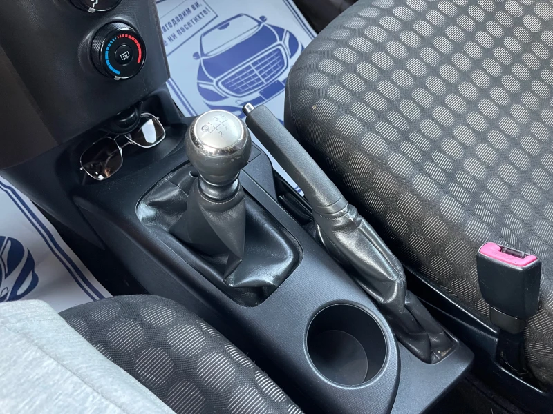 Toyota IQ 1.0VVT-i* 68k.c., снимка 13 - Автомобили и джипове - 51016101