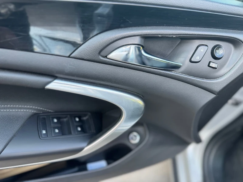 Opel Insignia, снимка 8 - Автомобили и джипове - 51555913