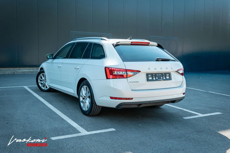 Skoda Superb 2.0 TDI Facelift, снимка 3 - Автомобили и джипове - 52010895