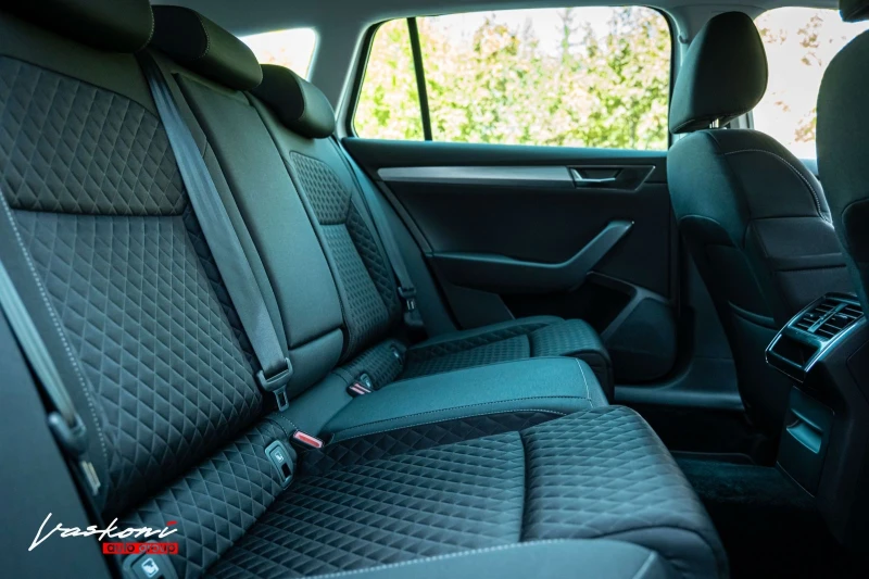 Skoda Superb 2.0 TDI Facelift, снимка 17 - Автомобили и джипове - 52010895