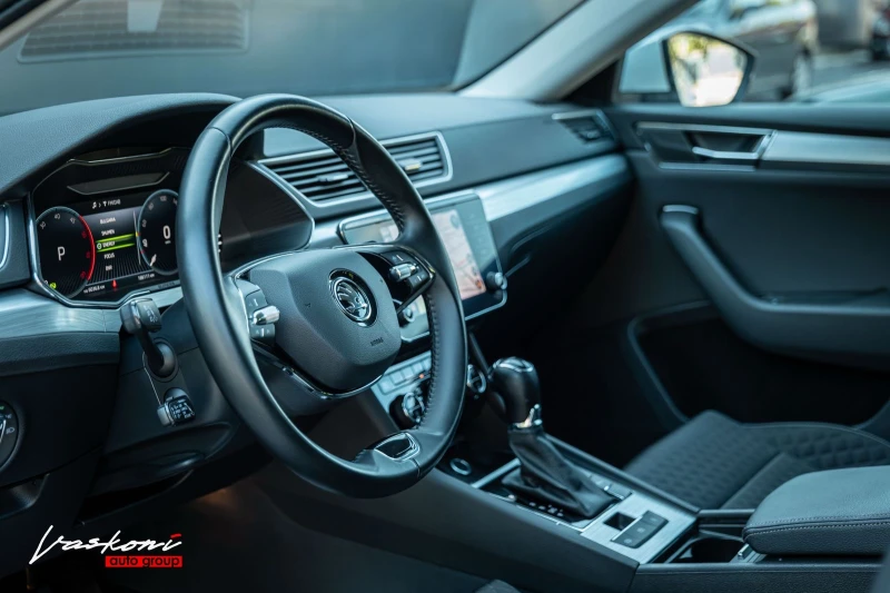 Skoda Superb 2.0 TDI Facelift, снимка 11 - Автомобили и джипове - 52010895