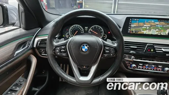 BMW 530 xDrive M Sport Package Plus / АВТОКРЕДИТ, снимка 8 - Автомобили и джипове - 56059286