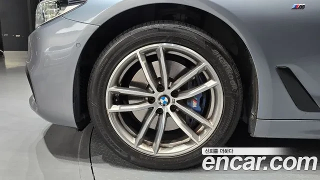BMW 530 xDrive M Sport Package Plus / АВТОКРЕДИТ, снимка 5 - Автомобили и джипове - 56059286