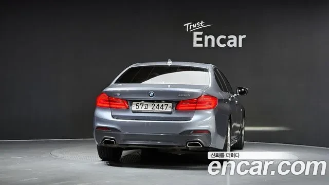 BMW 530 xDrive M Sport Package Plus / АВТОКРЕДИТ, снимка 4 - Автомобили и джипове - 56059286