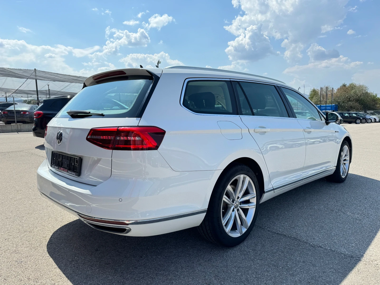 VW Passat GTE-PLUG-IN HYBRID-KEYLESS-360* КАМЕРИ-КОЖА-FULL - изображение 4