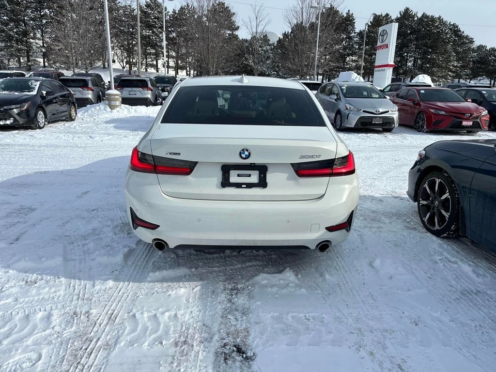 BMW 330 * 330i xDrive * CARFAX * ПОДГРЕВИ *  - изображение 4