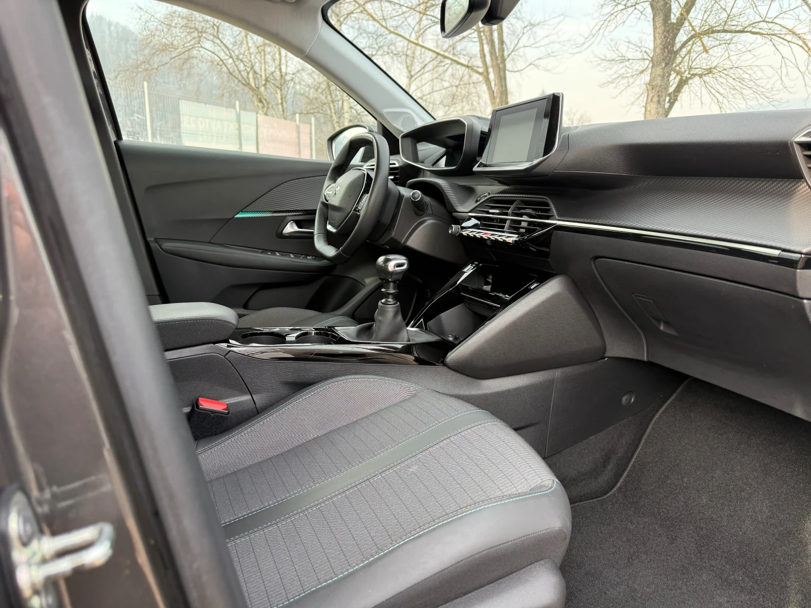 Peugeot 208 1.2i Turbo PureTech 42000km - изображение 10