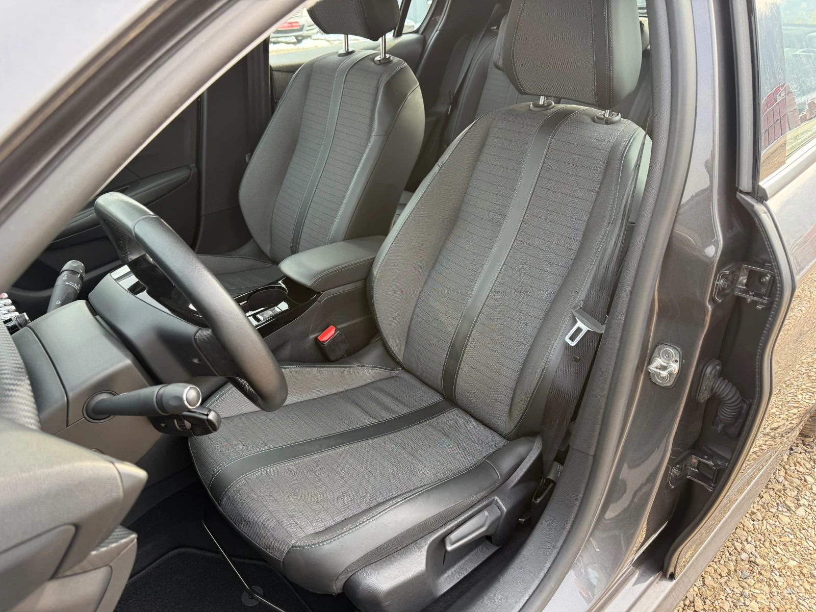 Peugeot 208 1.2i Turbo PureTech 42000km | Mobile.bg � ����������� 11