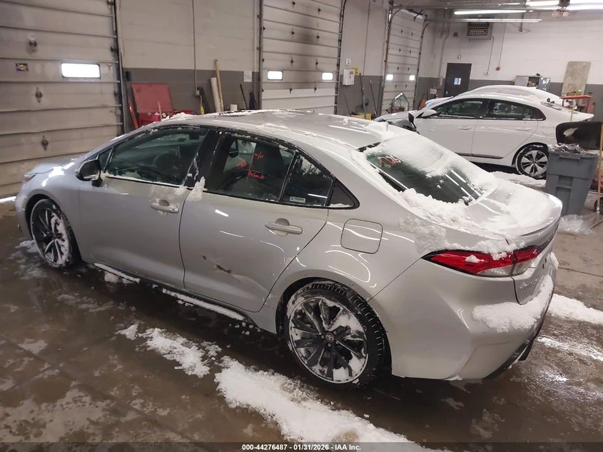 Toyota Corolla Se - изображение 3