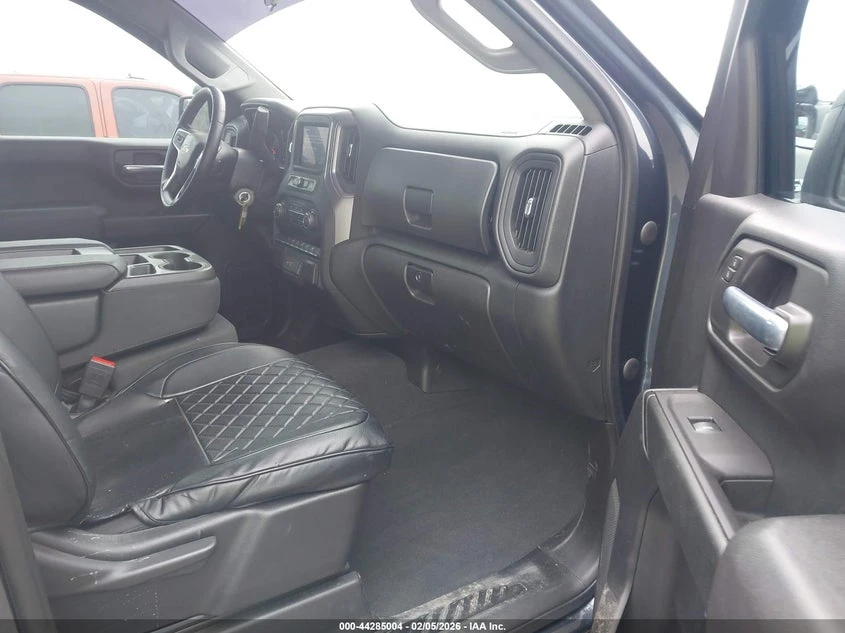 Chevrolet Silverado 2.7l 1500 2Wd Short Bed Custom, снимка 5 - Автомобили и джипове - 53816580