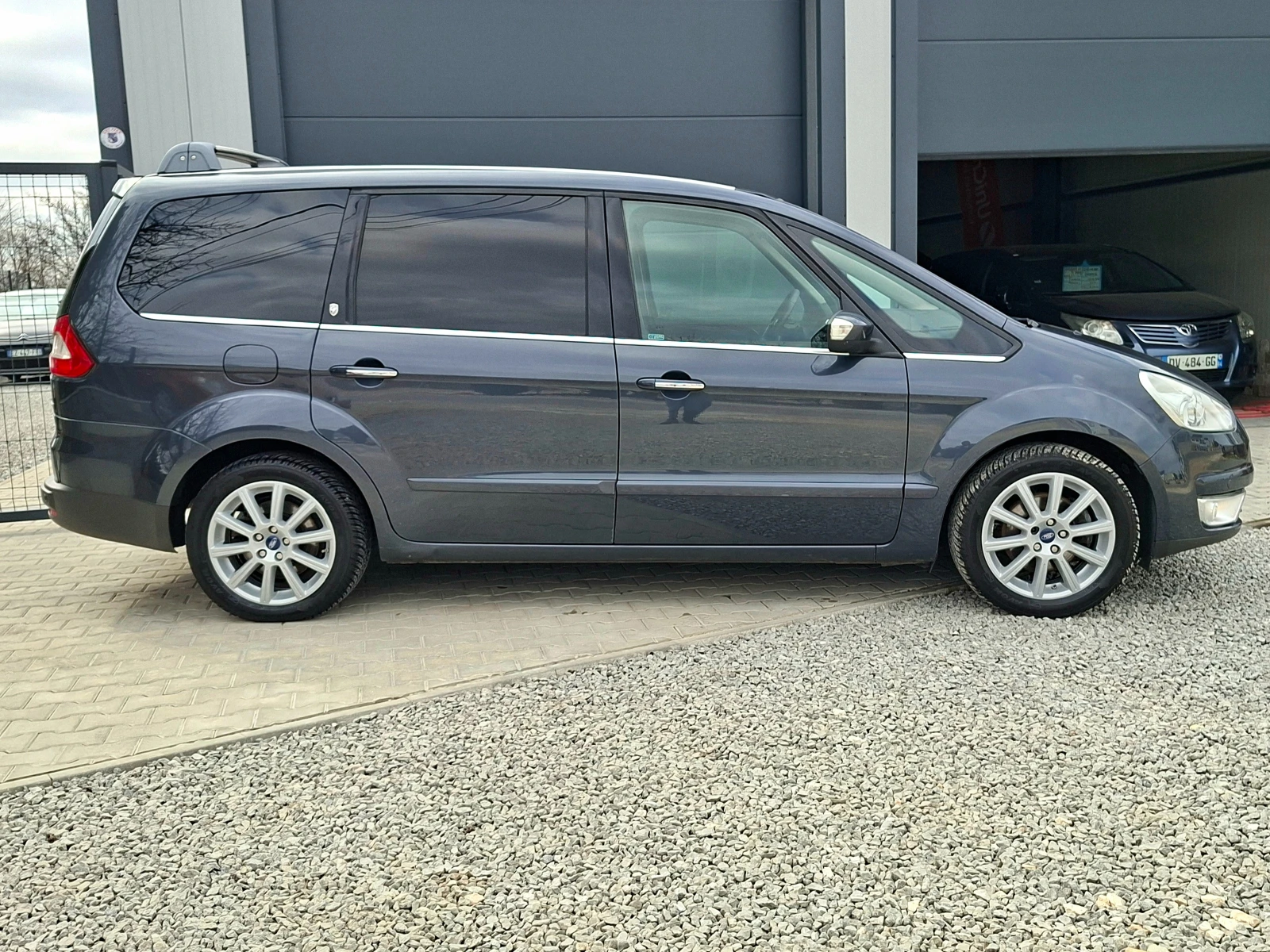 Ford Galaxy 2.0TDCi 6+ 1 КОЖА* НАВИ* ПАНОРАМА, снимка 4 - Автомобили и джипове - 53934152