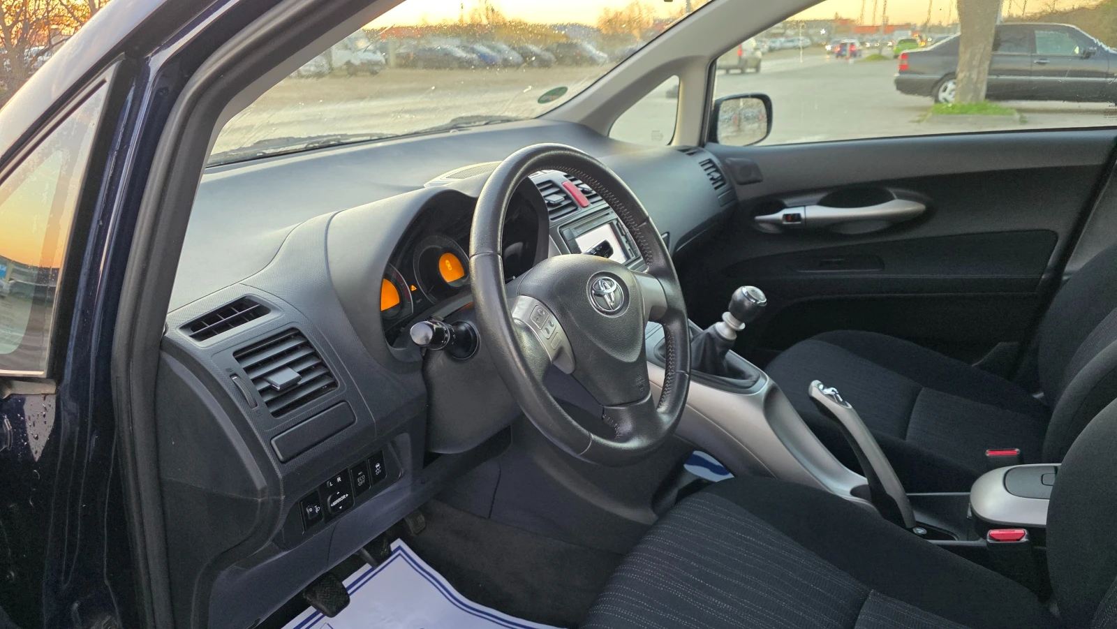 Toyota Auris УНИКАТ, снимка 7 - Автомобили и джипове - 53965815