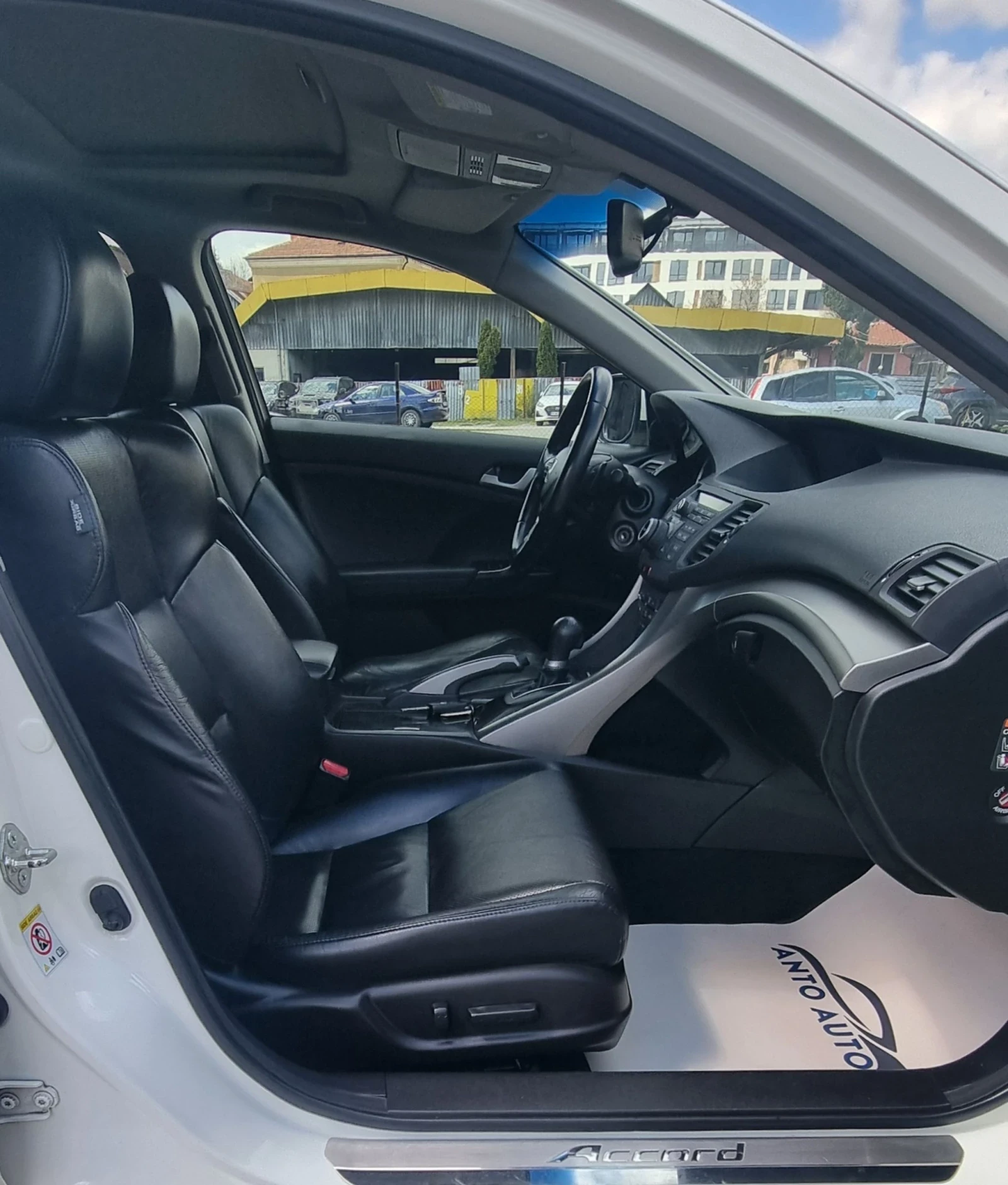 Honda Accord 2.4 i-VTEC Екзекютив!, снимка 10 - Автомобили и джипове - 54147455